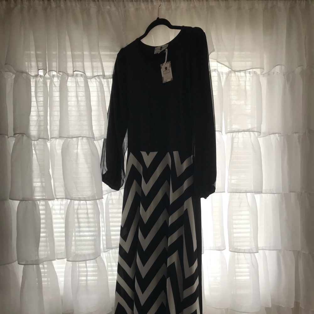 Dainty Jewell’s Chevron Maxi Dress